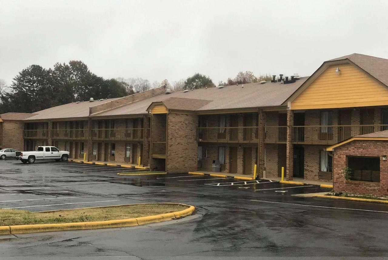 Days Inn By Wyndham King-Winston Salem Area Экстерьер фото